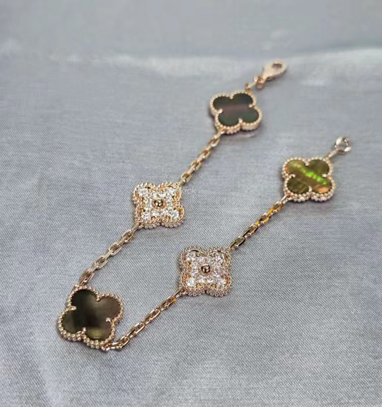 Van Cleef Arpels Vintage Alhambra Four Leaf Clover Gold Bracelet (7) - newkick.cc